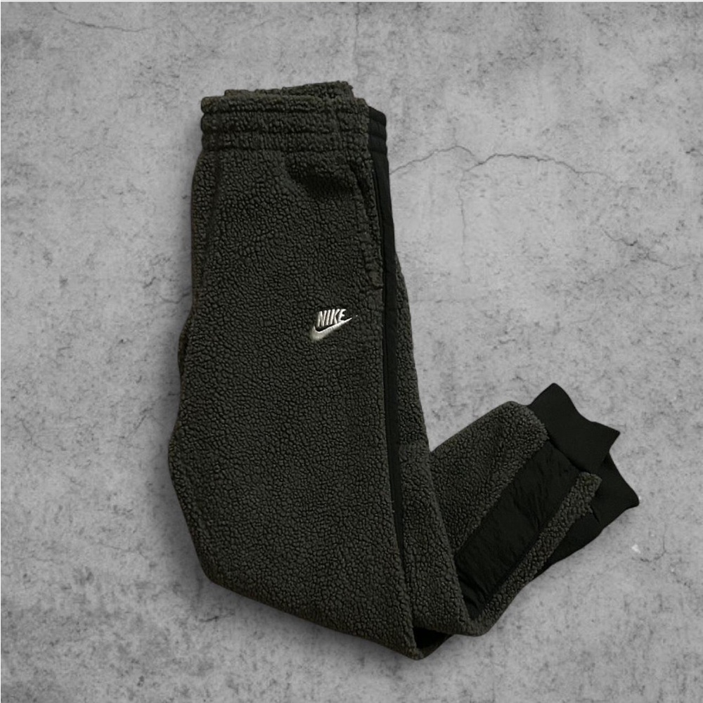 Green & Black Nike Sherpa Fleece Joggers | M